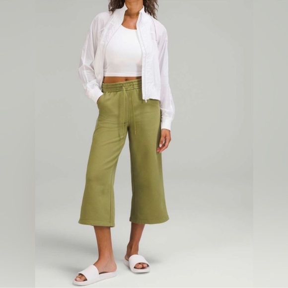 Like New - Lululemon Loungeful High-Rise Wide Leg Cropped Pants - size 4 - Picture 1 of 8